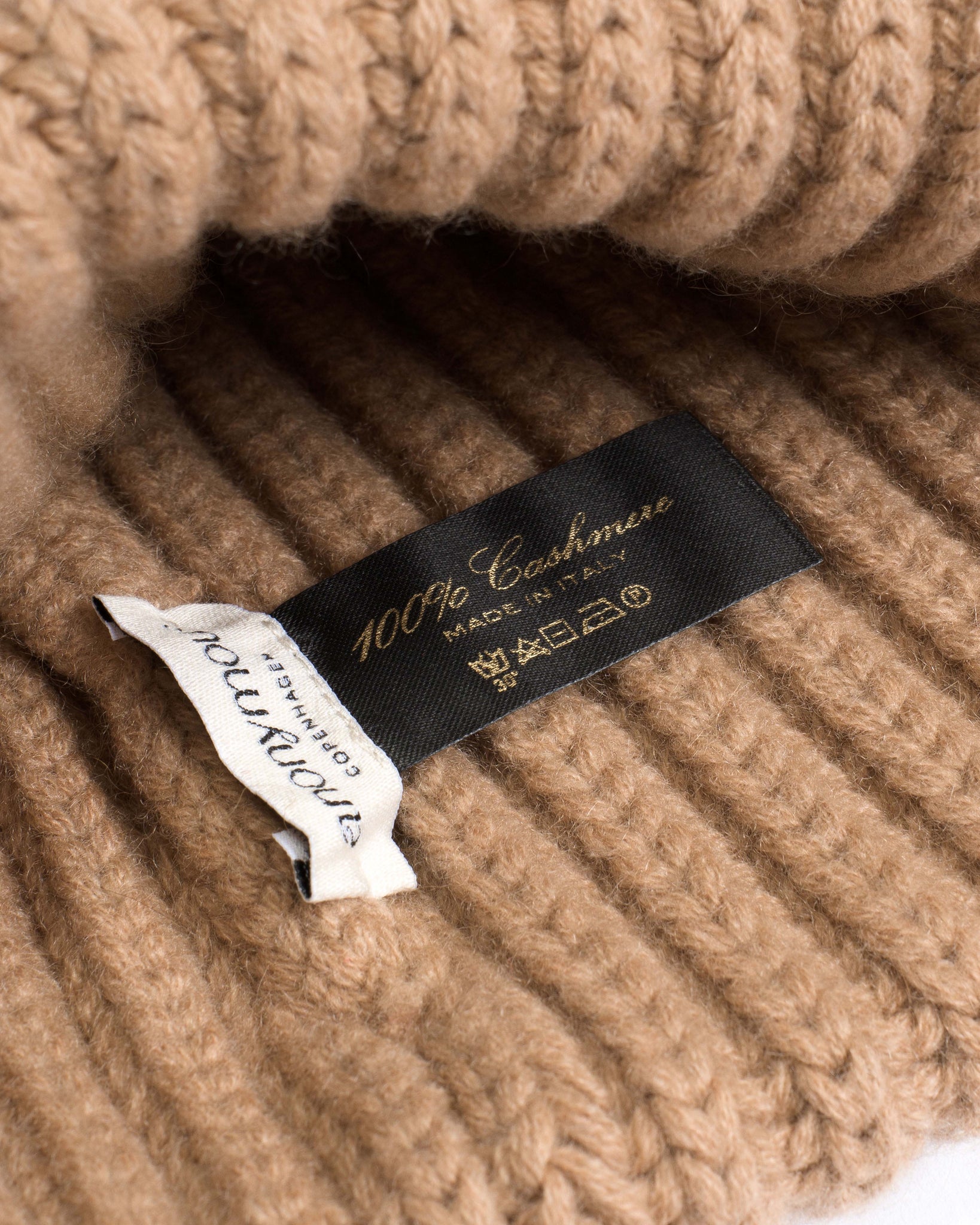 Sandra beanie 100% cashmere Camel