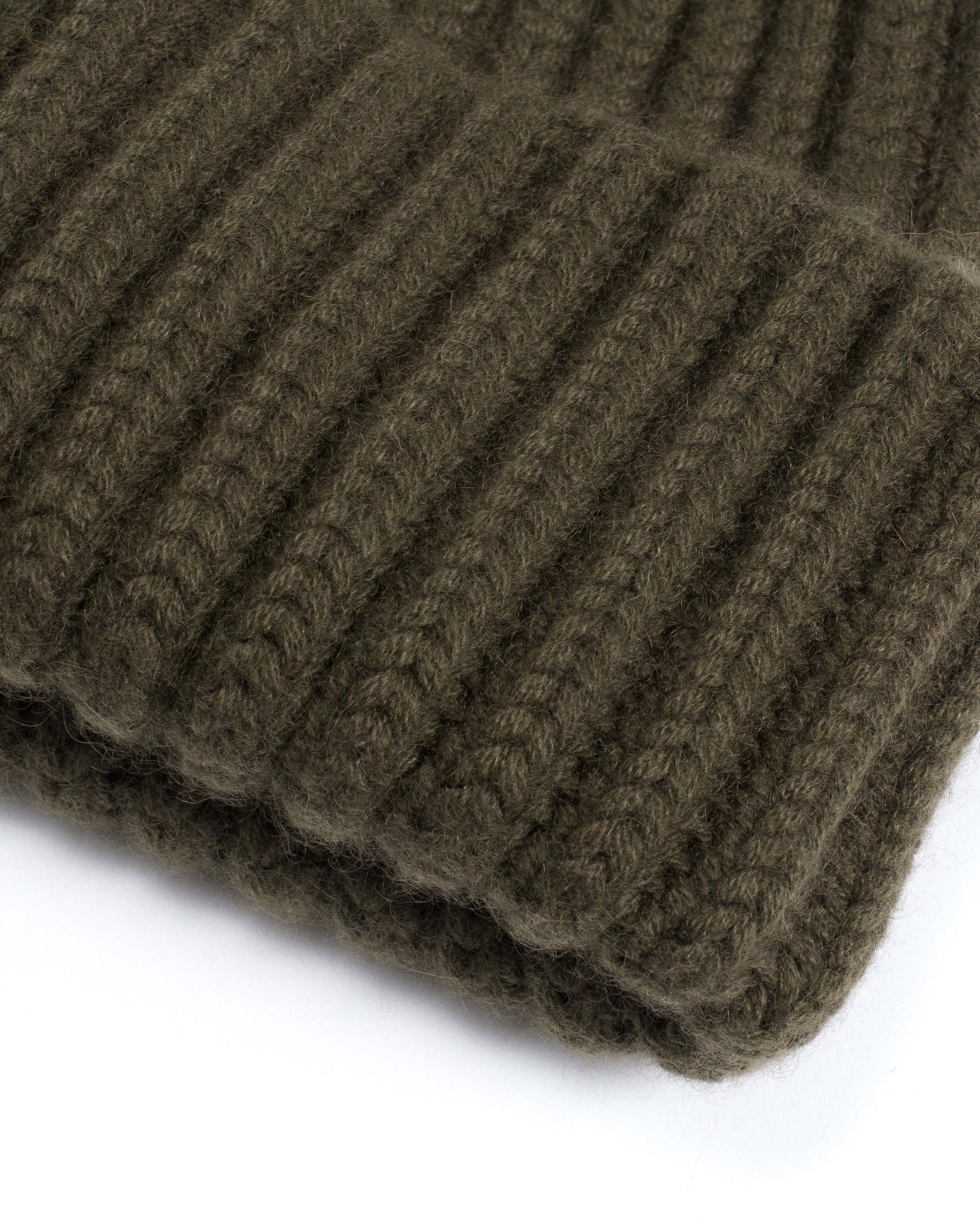 Sandra beanie 100% cashmere Olive green